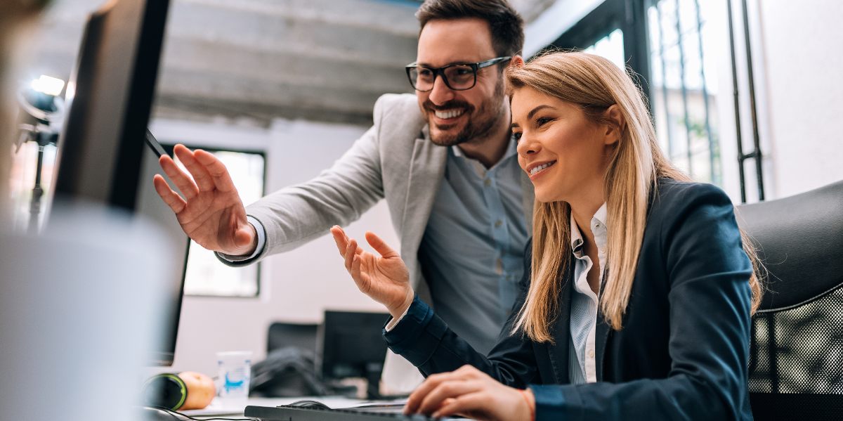 peer learning, invatare prin cooperare intre doi colegi la munca | mindclass