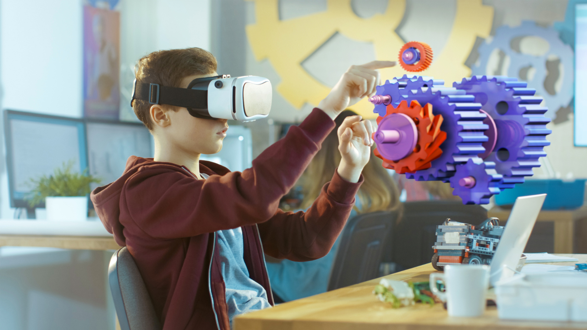 Transforming Learning with XR, VR, and AR Training: The Technologies Shaping the Future