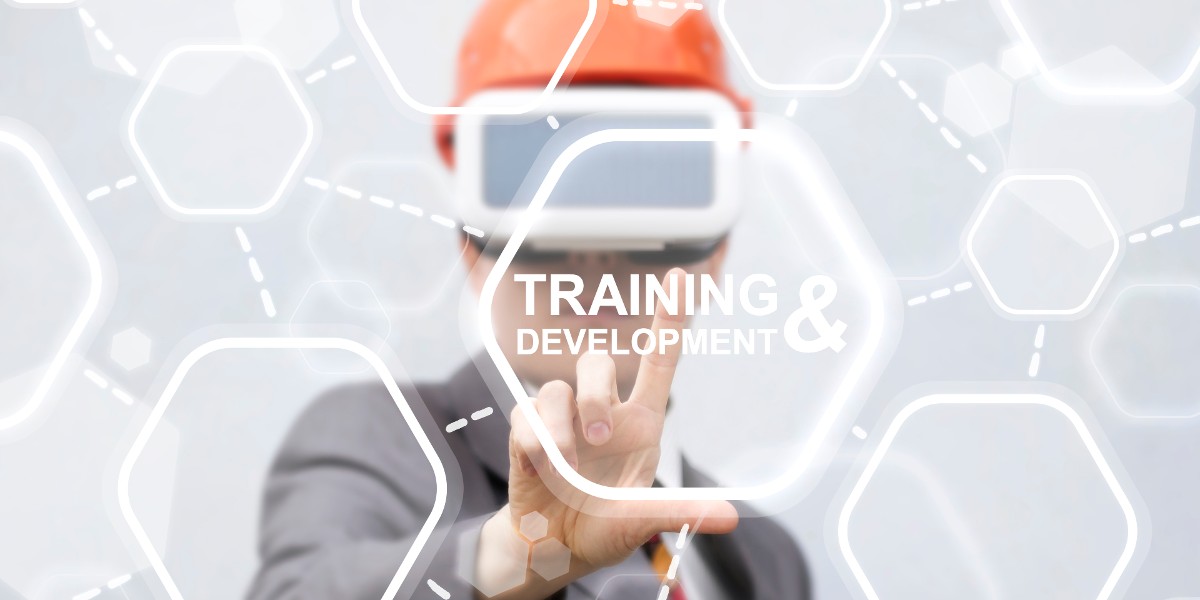 xr, ar, vr training, barbat cu ochelari vr care apasa butonul virtual de training, concept | mindclass