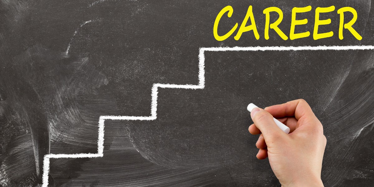 plan de cariera,carieta si trepte desenate pe tabla cu creta, concept | mindclass